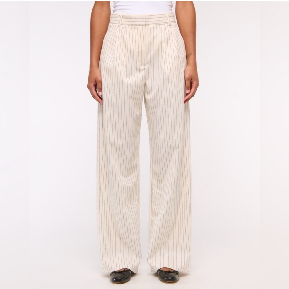 Abercrombie Tailored Wide Leg Pants Cream Pinstripe - Curve Love. Never worn.